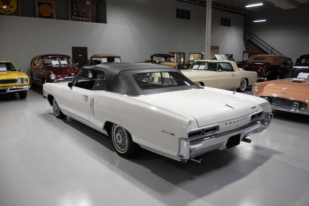 1966 Pontiac 2+2